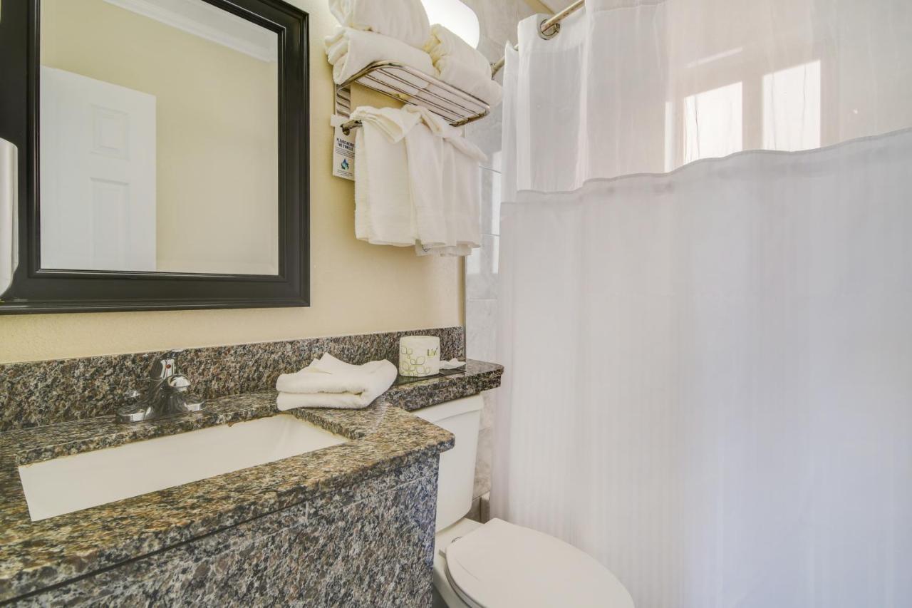 Two-Bedroom Suite Ocean View Non-Smoking