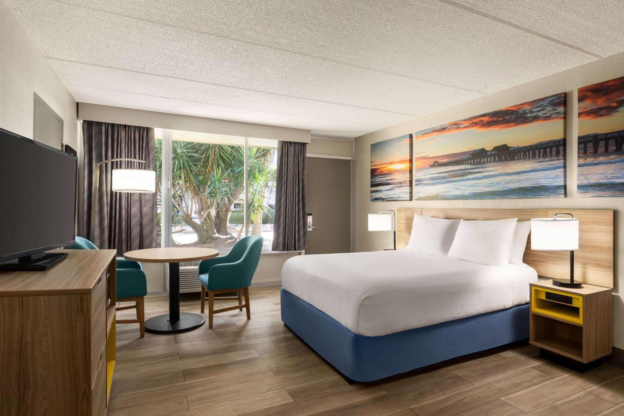 1 Queen Room – Mobility Accessible or Non-Smoking
