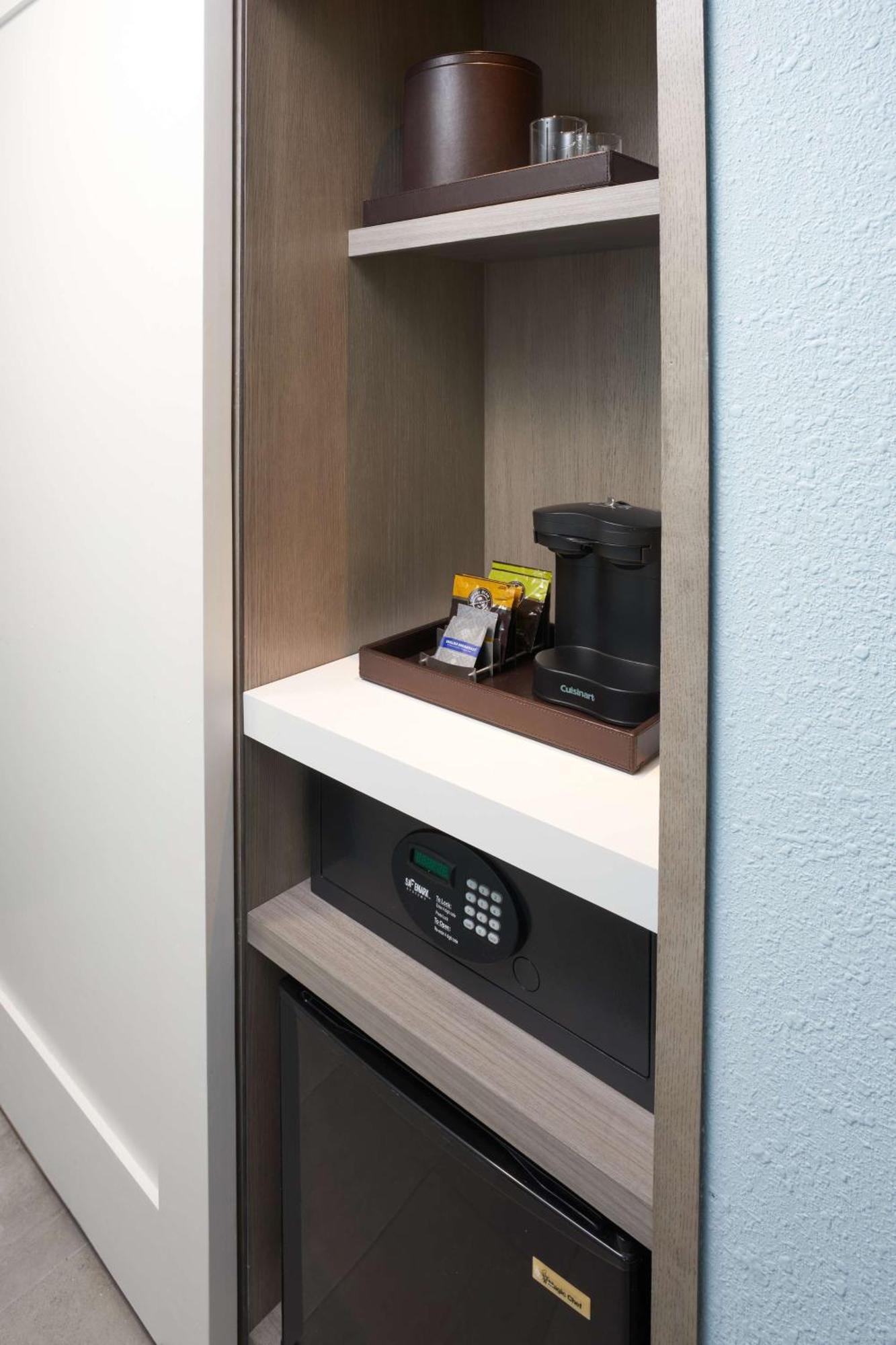 Deluxe King Room,1498889173:JPEG