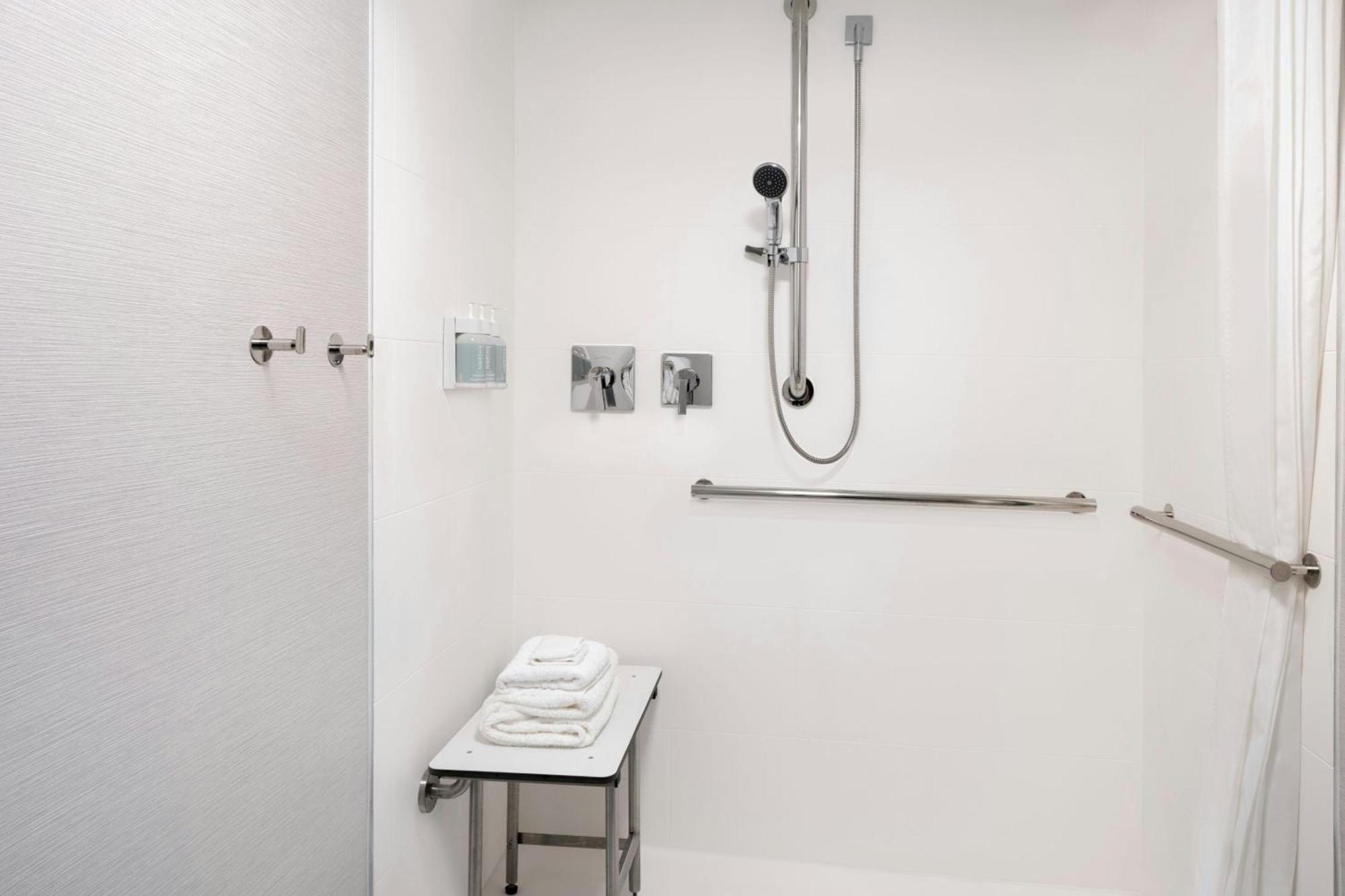 Queen Room Two Queen Beds Bathtub Mobility Access or Hearing Accessible