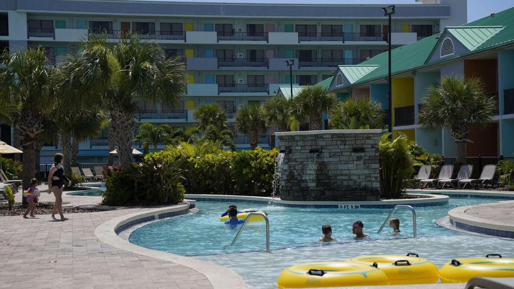 King Suite Pool View
