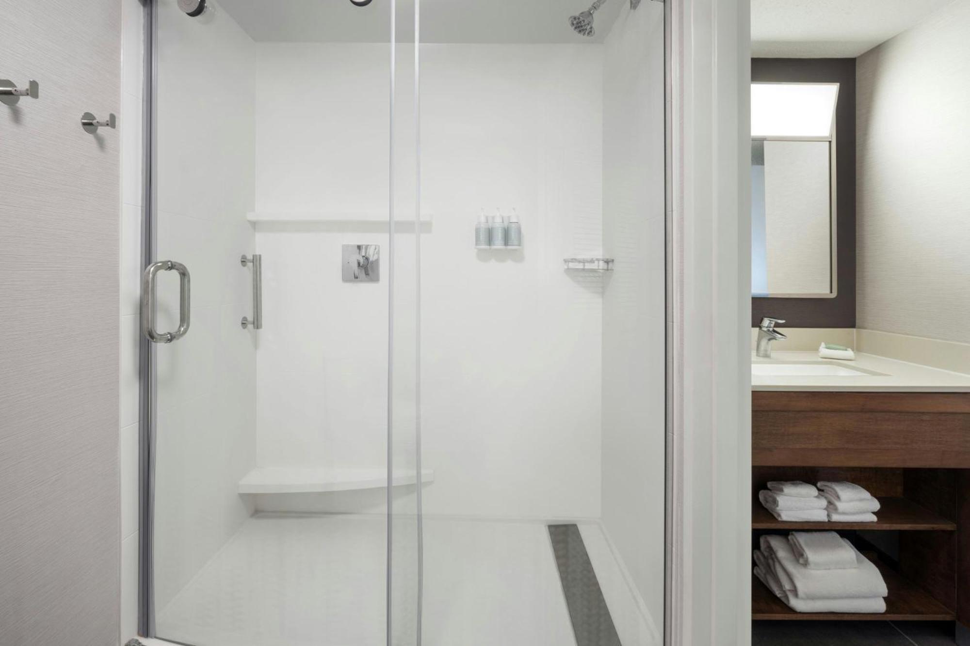 Queen Room Two Queen Beds Bathtub Mobility Access or Hearing Accessible